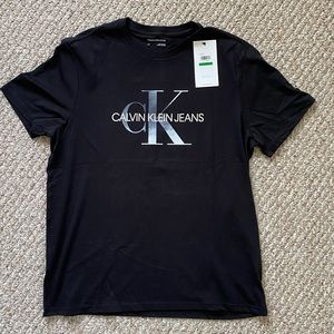 New Calvin Klein T-shirt - Large